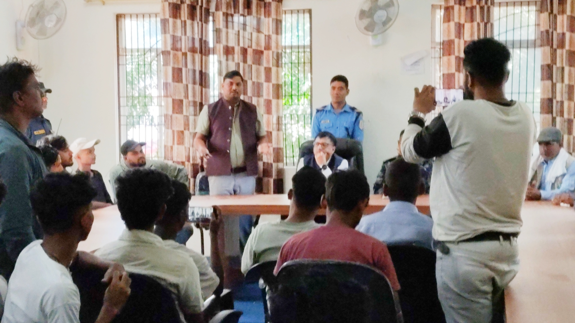 खानेपानी संस्थान राजविराजमा लगाइएको ताला खुल्यो 