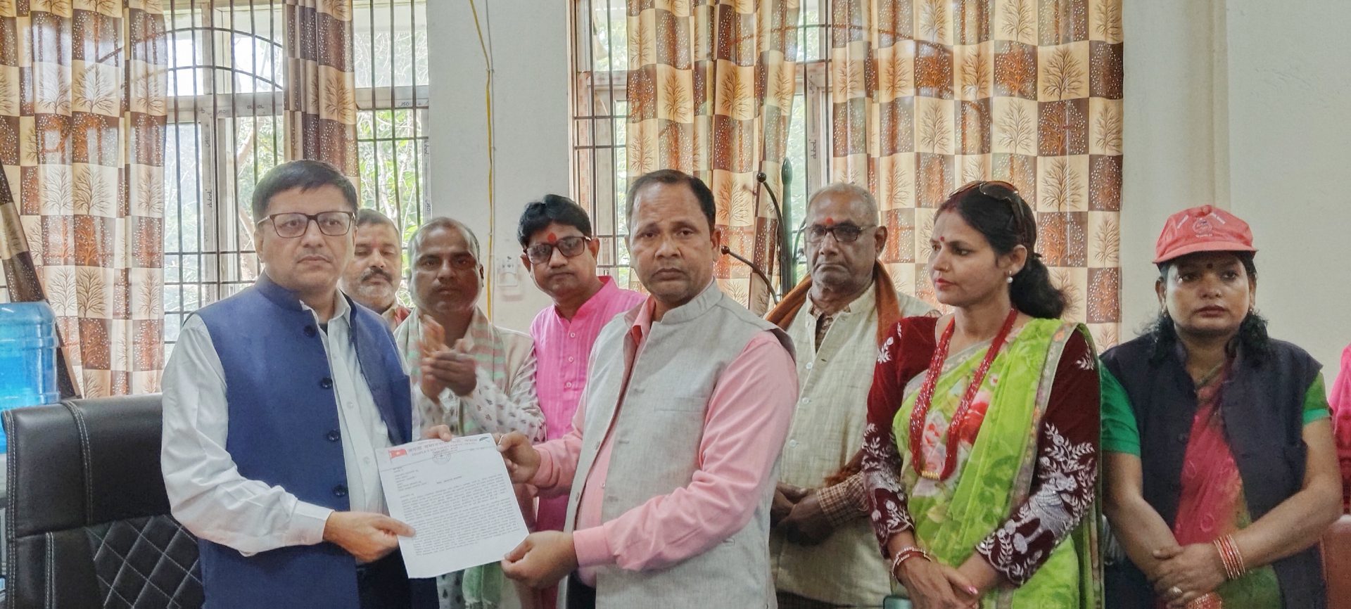 जसपा नेपाल सप्तरीले प्रधानमन्त्रीलाई बुझायो २८ बुँदे मागसहित ज्ञापनपत्र