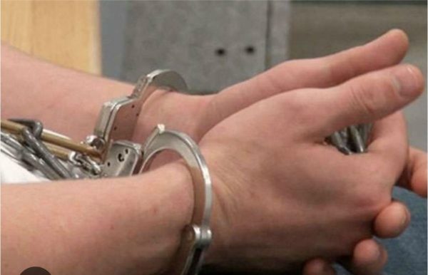 सप्तरीमा प्रहरी कुट्ने दुई युवाक पक्राउ 