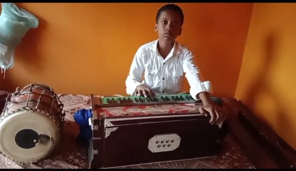 शास्त्रीय संगीतकाे क्षेत्रमा रुमालिदै वालक आरभ  