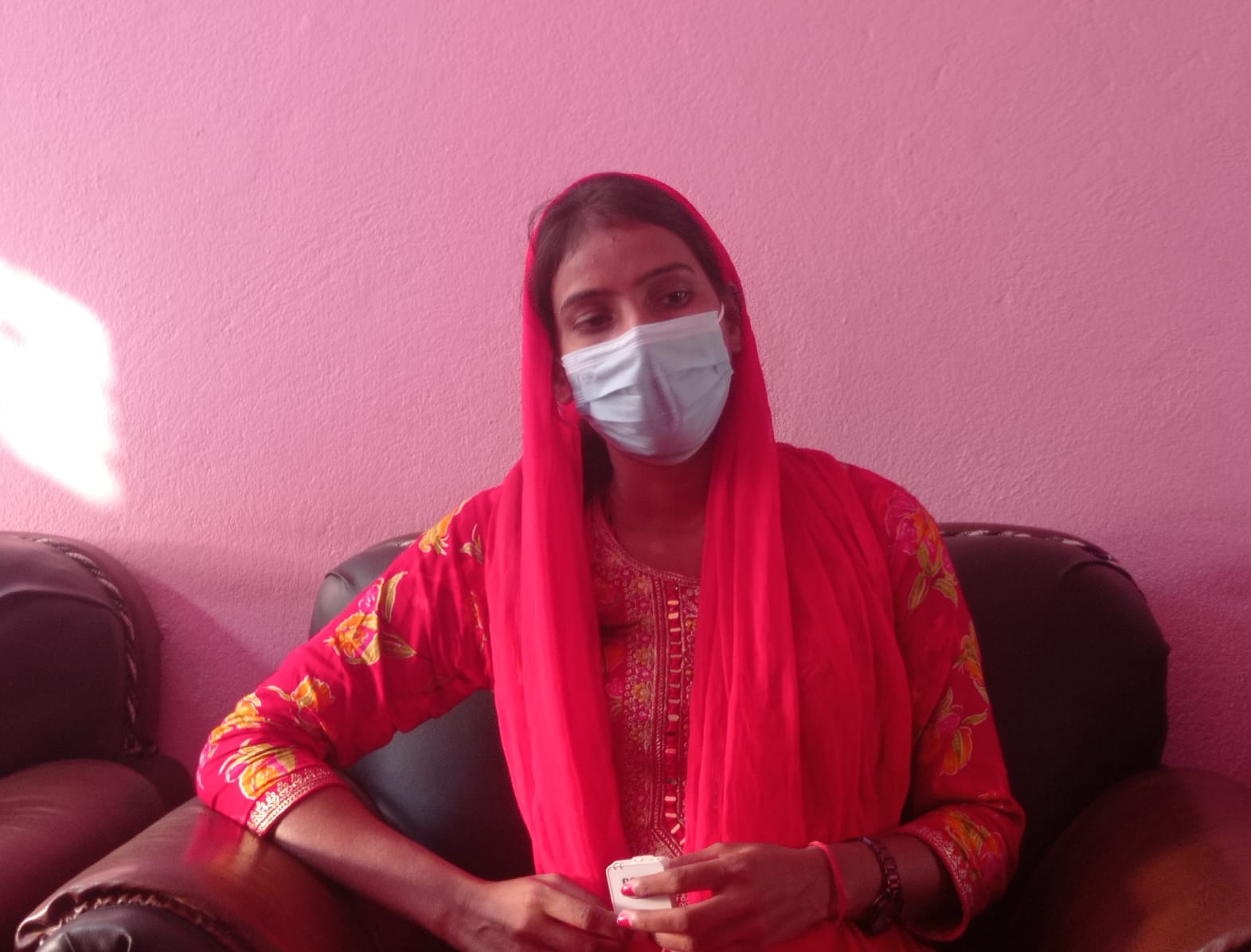 विवाह गरेर पछि स्वीकार नगरेपछी संजिता विचल्लीमा