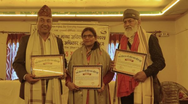 तीनजना मानव अधिकारकर्मी सम्मानित