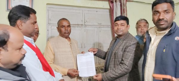 आप्रवासी श्रमिक संजालद्वारा बुझायो उपेन्द्र यादवलाई ज्ञापनपत्र