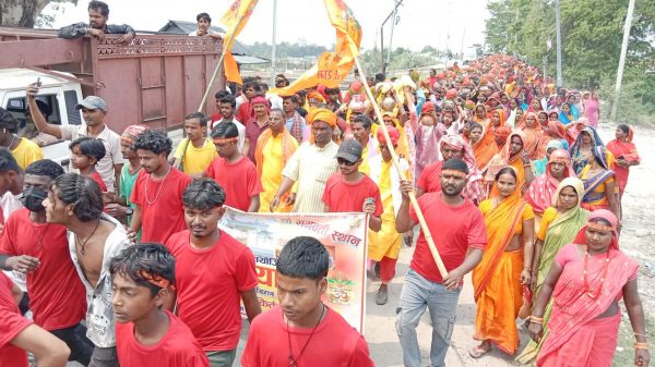 मंसापुरमा हजारौंको  संख्यामा निस्कियो कलशयात्रा  