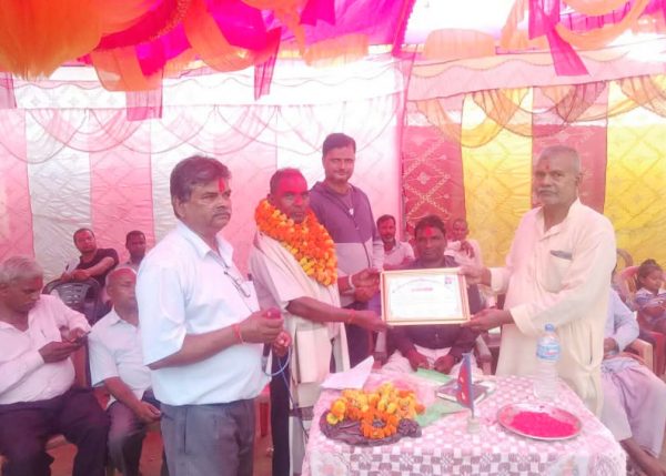 राप्रावि काे. वर्साइनका प्रअ केदार पंडीत विदाई