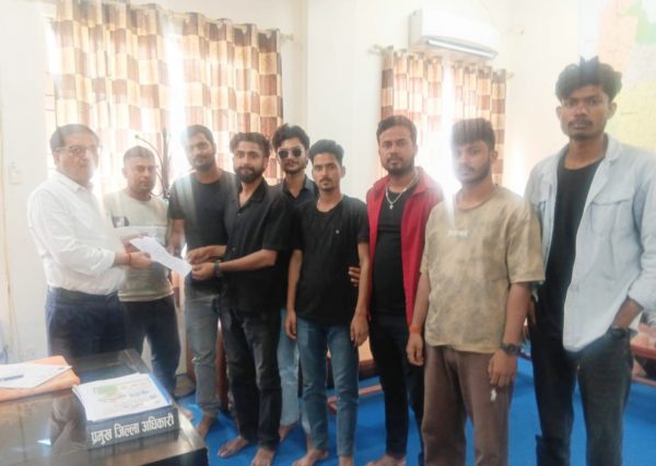 मधेसका मुख्यसचिबलाई ज्ञापनपत्र  :काज सरुवाको नाममा असुली धन्दा बन्द गर्न माग