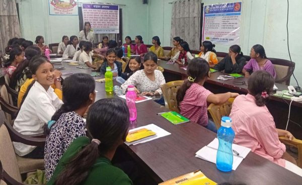 किशोरीहरूलाई मानव अधिकारसम्बन्धी सचेतनामूलक कार्यक्रम 