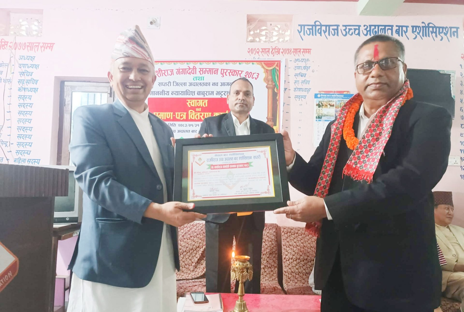 पन्ध्रहजार नगदसहित वरिष्ठ अधिवक्ता देव पुरस्कृत