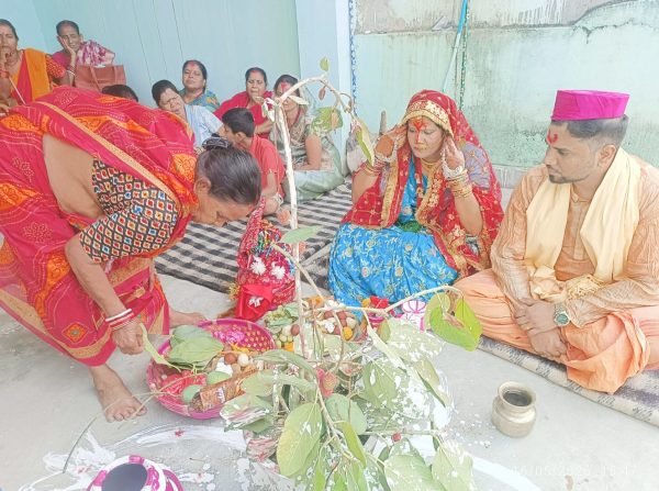 सप्तरीसहित मधेसका जिल्लाहरुमा महिलाहरूले धुमधामको साथ मनाए बर्साइत