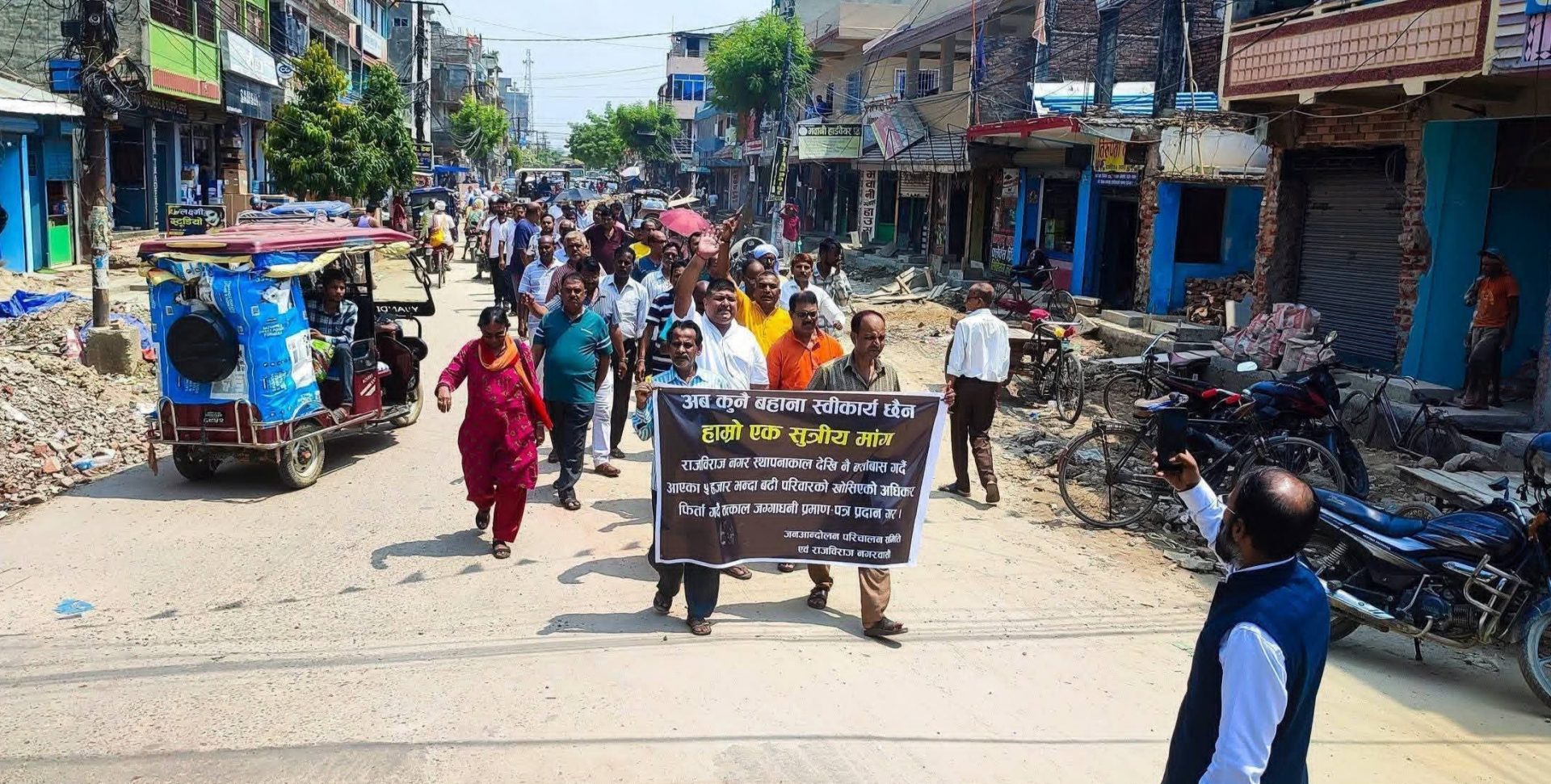 लालपुर्जा माग गर्दै राजविराज नगरपालिकामा तालाबन्दी