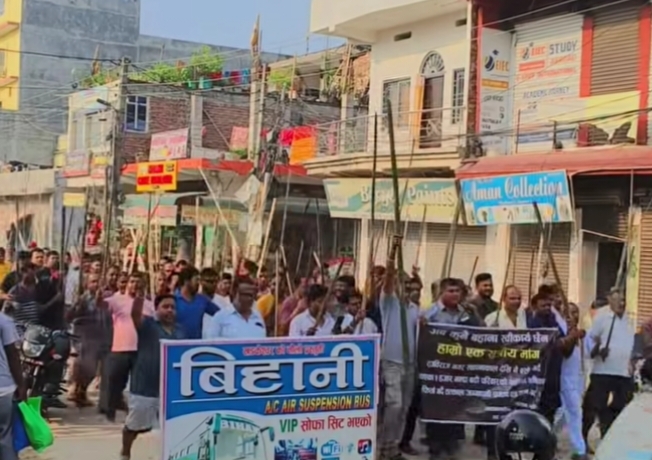 लालपुर्जा माग गर्दै राजविराजमा लौरो जूलूस प्रदर्शन