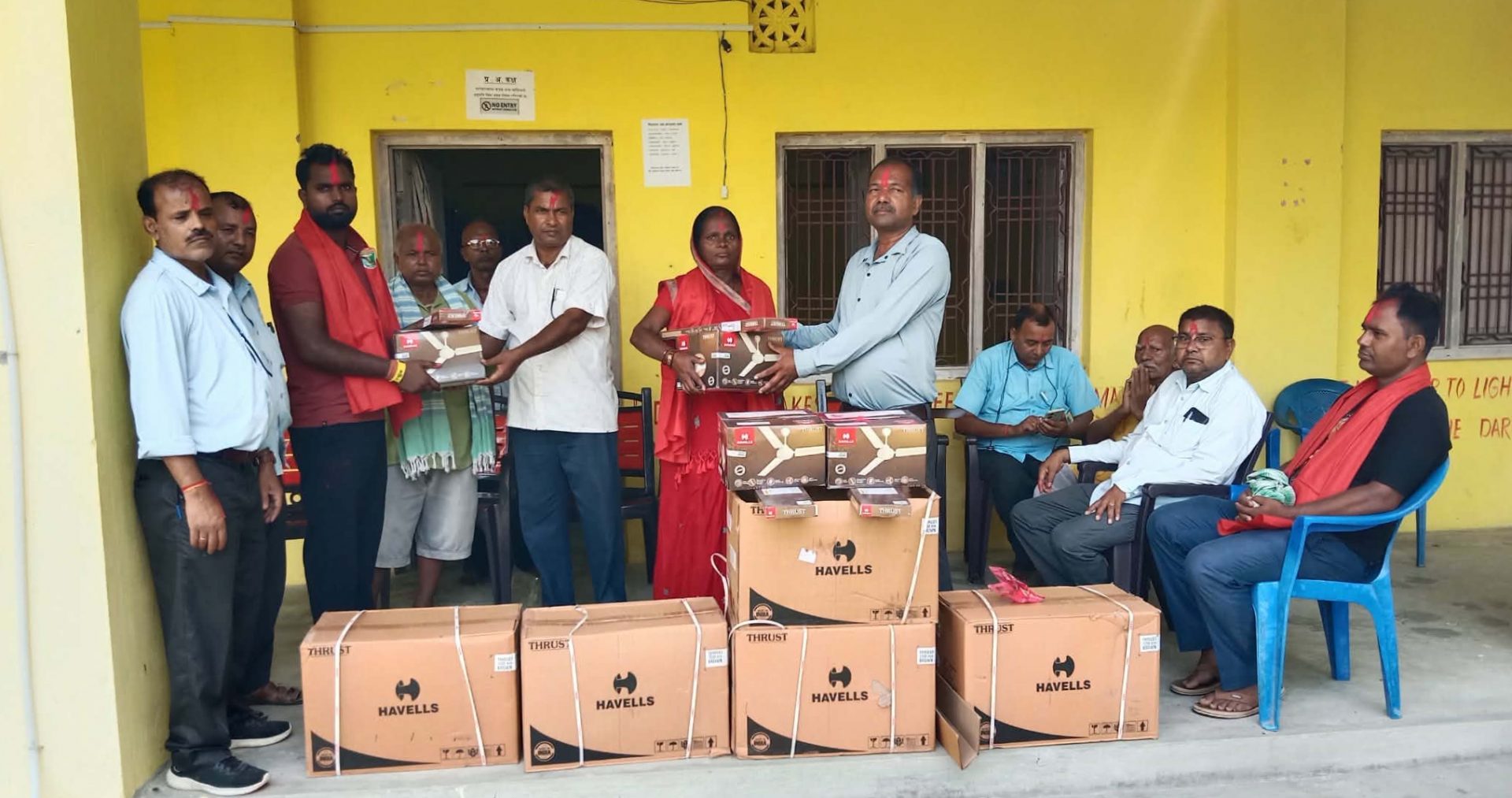 समाचारकाे प्रभाव : मावि वभनगामाकट्टीमा २० थान पंखा जडान